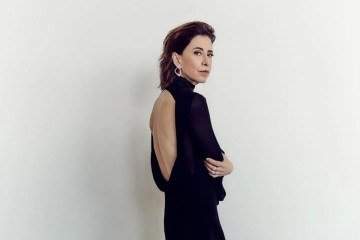 No Globo 
de Ouro, ela escolheu um vestido do estilista belga Olivier Theyskens