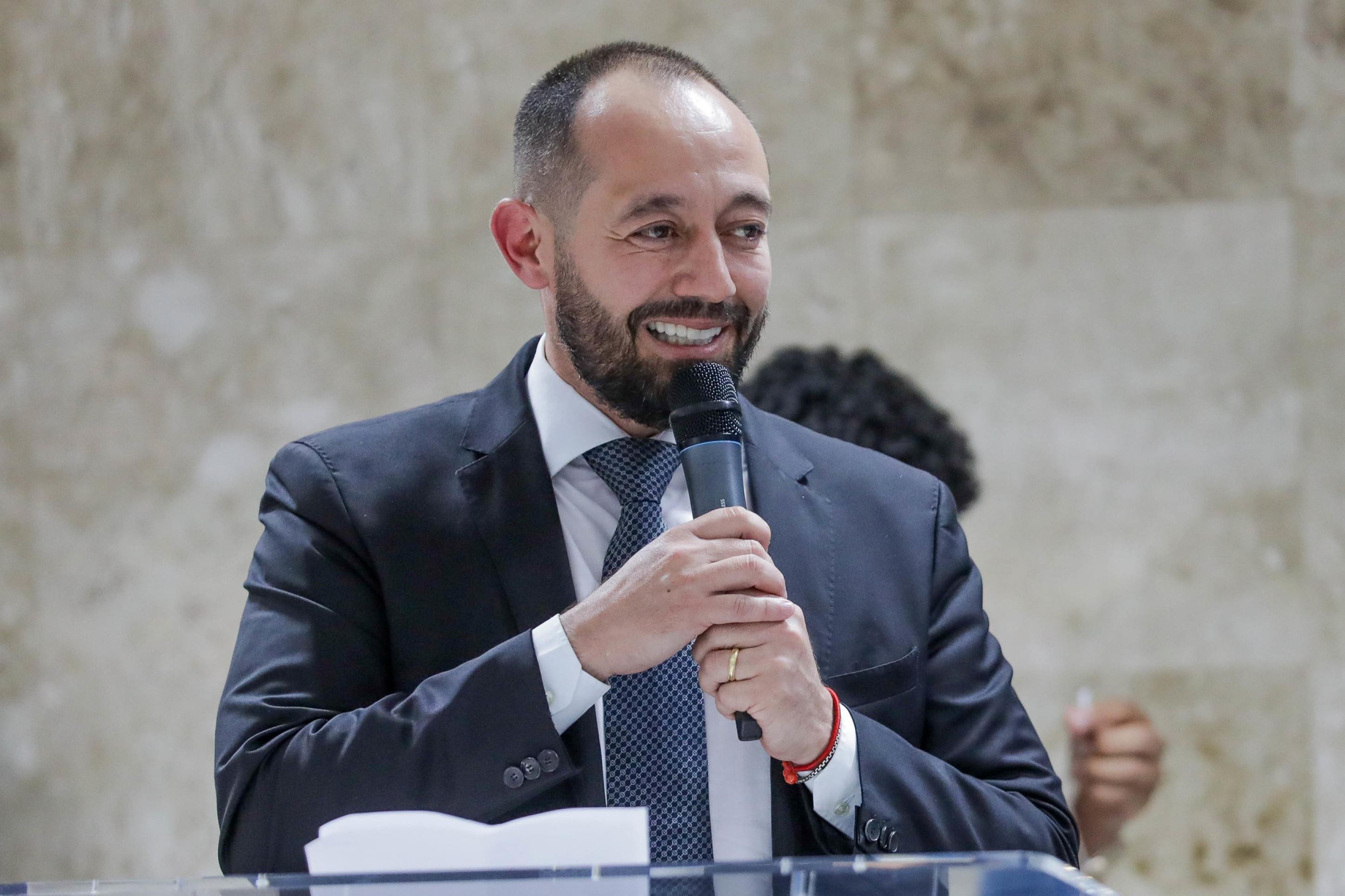 O decreto que autoriza a criação da nova Secretaria Extraordinária do Entorno do Distrito Federal foi assinado na tarde desta terça-feira (11/2), no Salão Branco do Palácio do Buriti