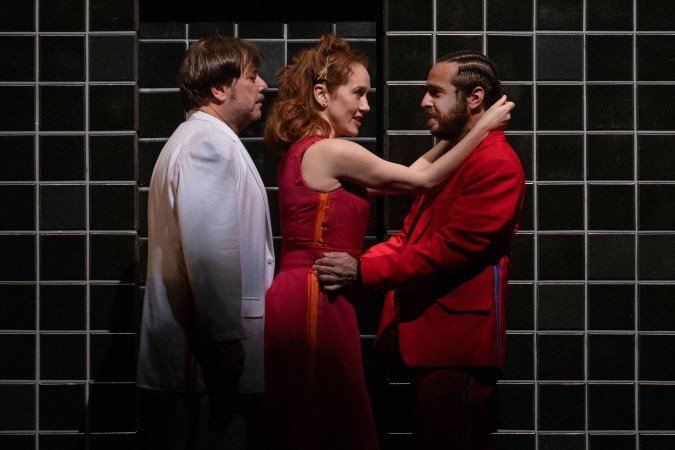 Para Camila Morgado, a peça trata de apagamento feminino
