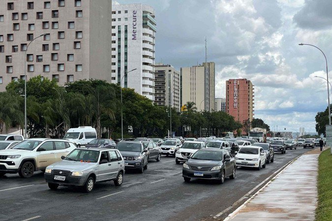 Engarramento no Eixo Monumental devido ao Encontro de Prefeitos e Prefeitas no Centro de Convenções Ulysses Guimarães -  (crédito: Foto: Giovanna Sfalsin/CB/D.A Press)
