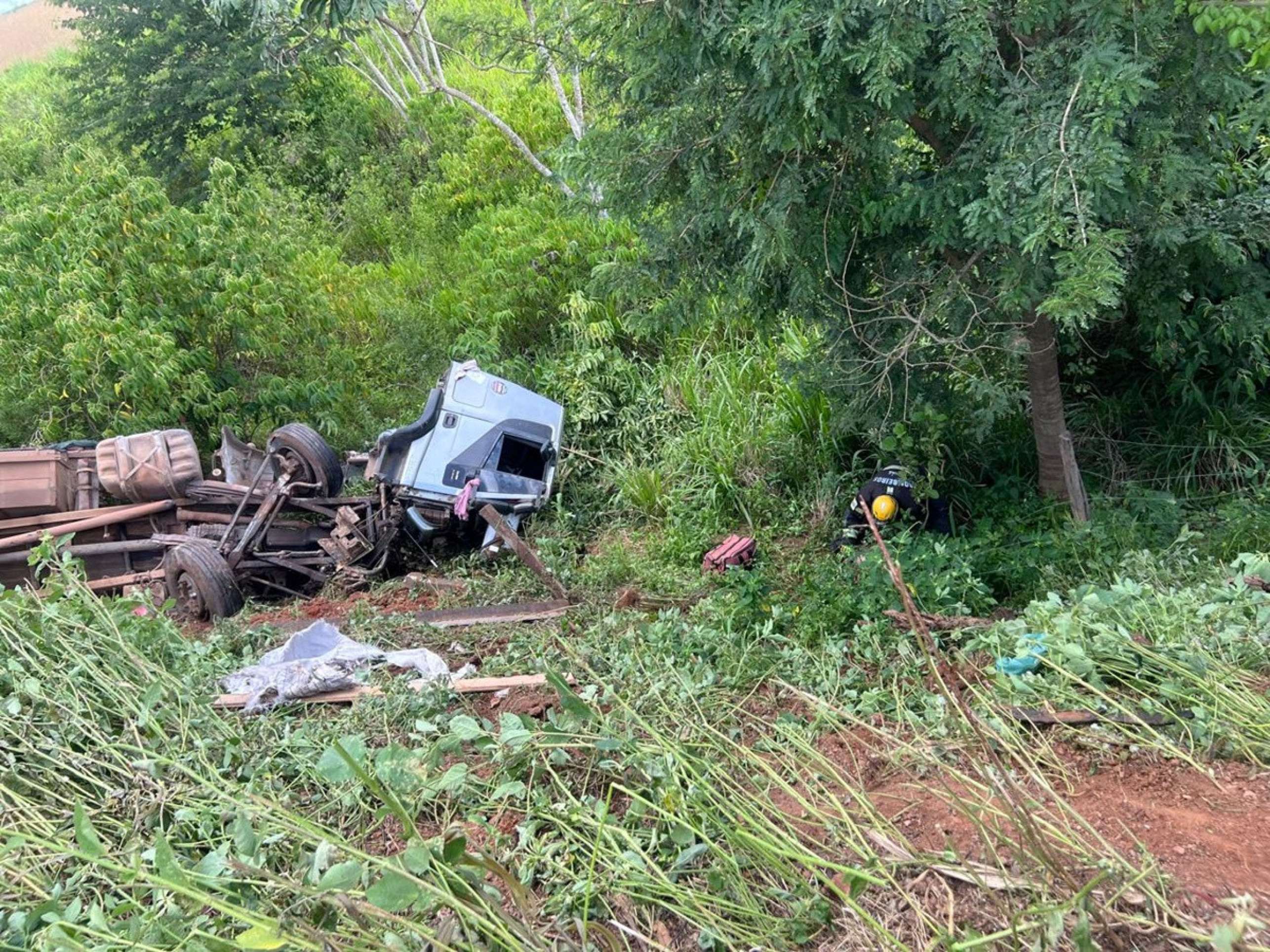 Acidente em acidente de trânsito na GO-326, entre Claudinápolis e Anicuns, em Goiás