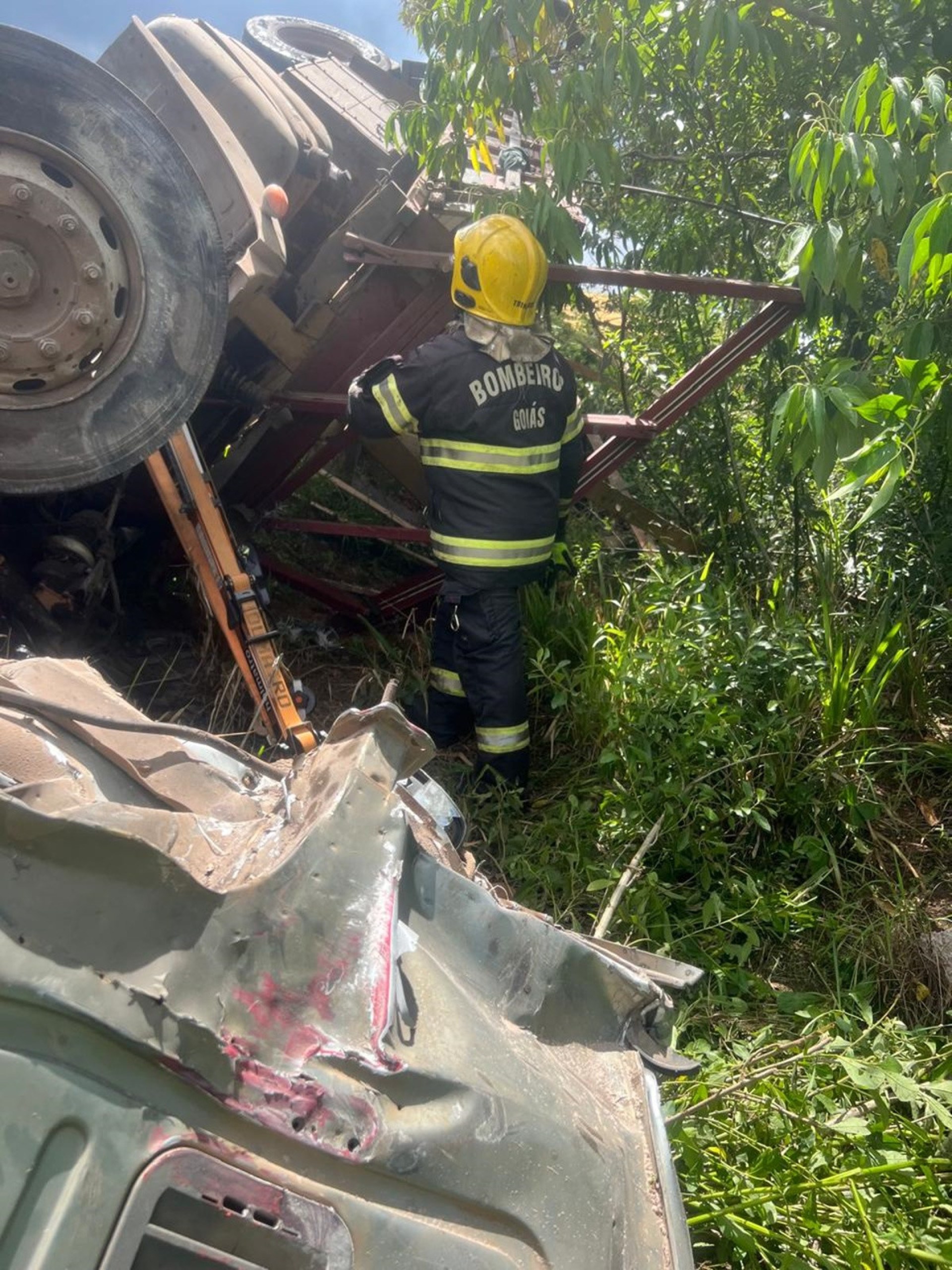 Acidente em acidente de trânsito na GO-326, entre Claudinápolis e Anicuns, em Goiás