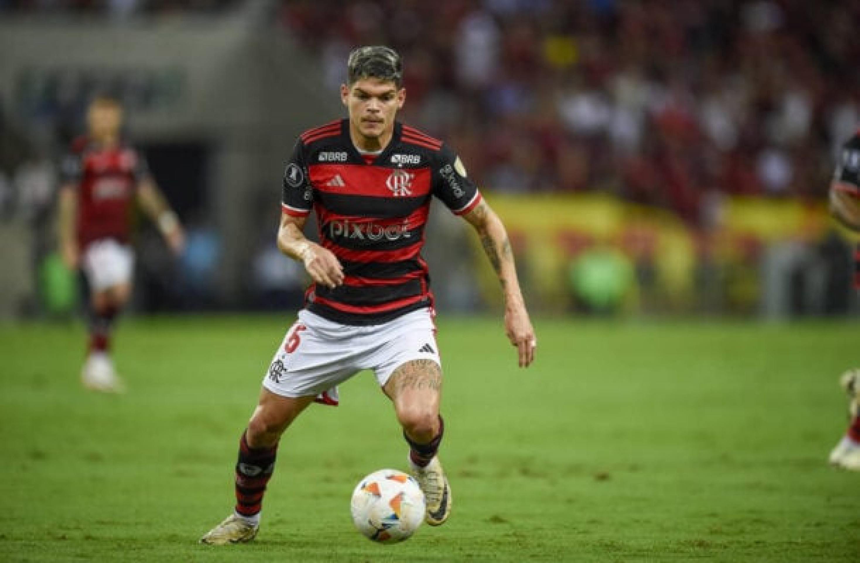 Ayrton Lucas é dúvida do Flamengo para o clássico contra o Botafogo
