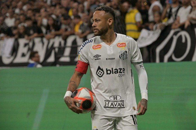 Santos' forward #10 Neymar reacts during the Campeonato Paulista A1 football match between Corinthians and Santos at Arena Corinthians in Sao Paulo on February 12, 2025. (Photo by NELSON ALMEIDA / AFP)
      