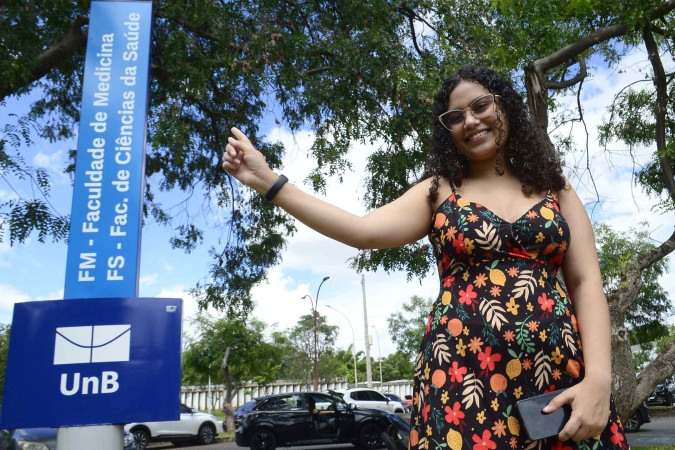 Entre as opções, a estudante escolheu a UnB e diz que pretende especializar-se em cardiologia -  (crédito:  Marcelo Ferreira/CB/D.A Press)