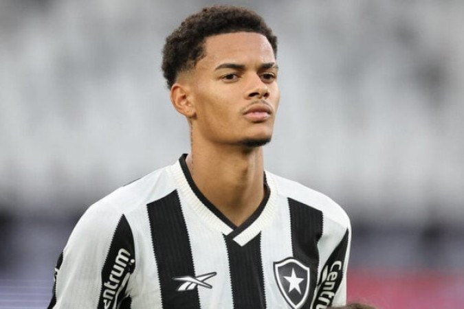 NEWTON - Trouxe um pouco mais de segurança no meio-campo e ajudou a bola circular para o ataque. NOTA: 6,0 - Foto: Vitor Silva / Botafogo