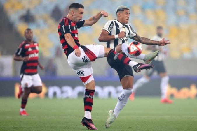 MATHEUS MARTINS - Foi a válvula de escape do Botafogo no primeiro tempo. Foi bastante acionado, mas não conseguiu definir bem as jogadas. NOTA: 5,5 - Foto: Vitor Silva / Botafogo