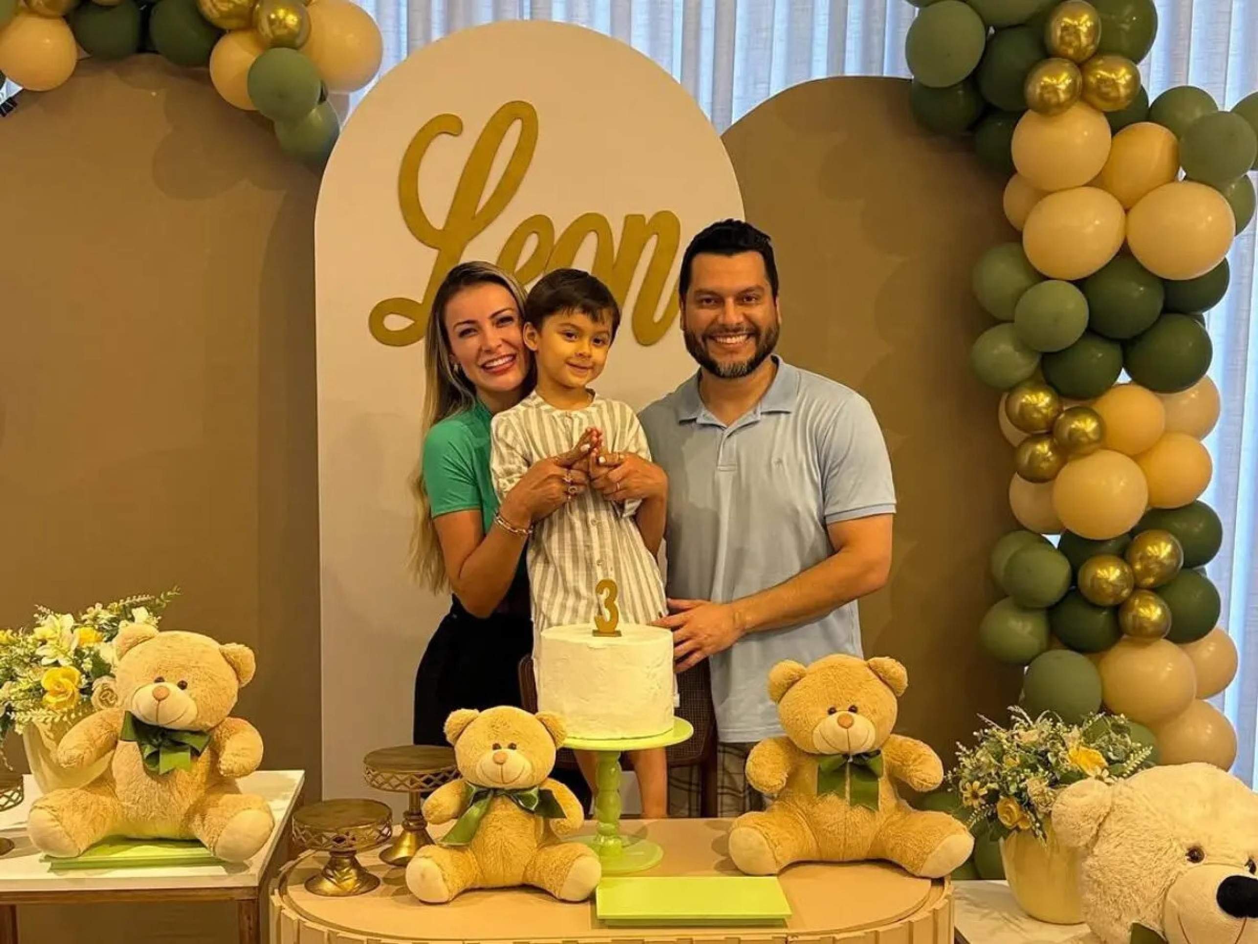 Andressa Urach e o ex-marido comemoram o aniversário de 3 anos do filho