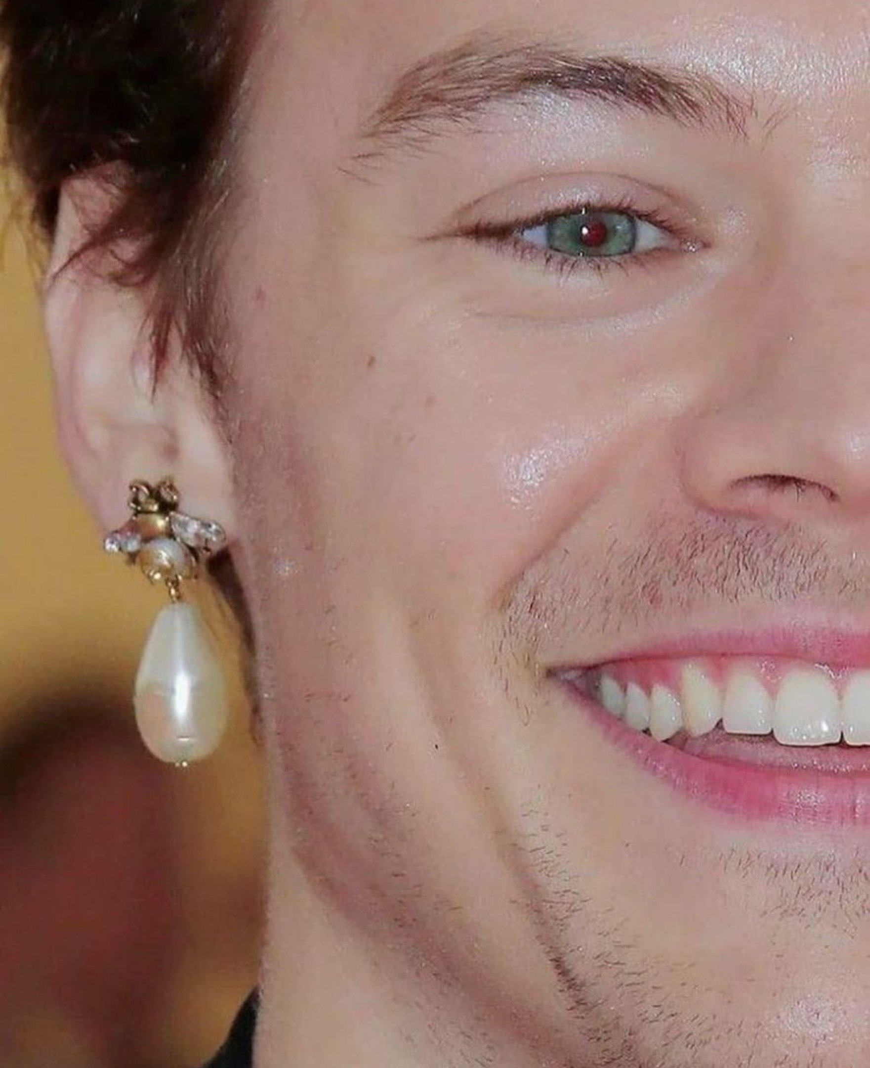 Os brincos de pérolas usados por Harry Styles no MET Gala 2019 fizeram sucesso. 