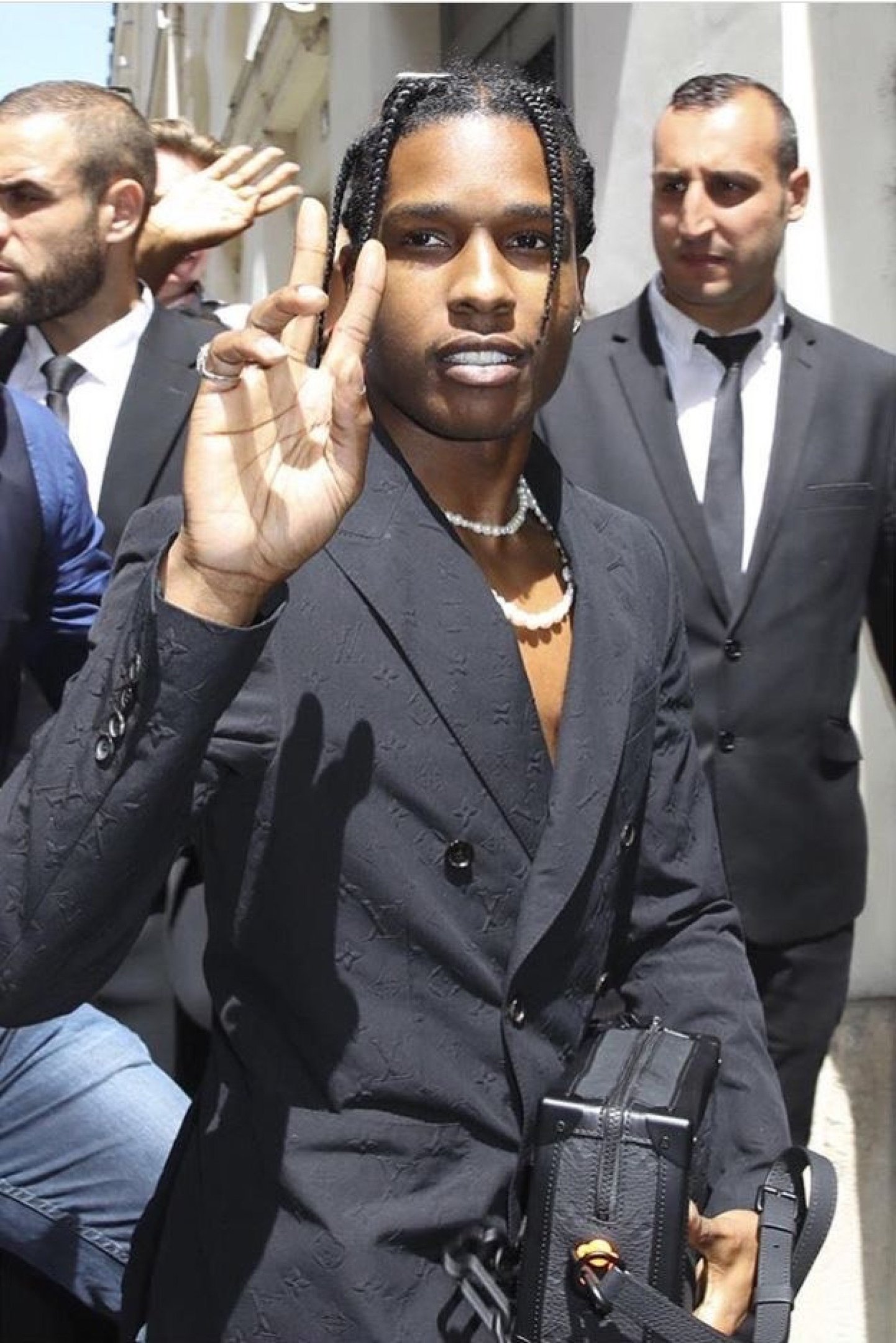 A$AP usa as pérolas em diversas ocasiões.