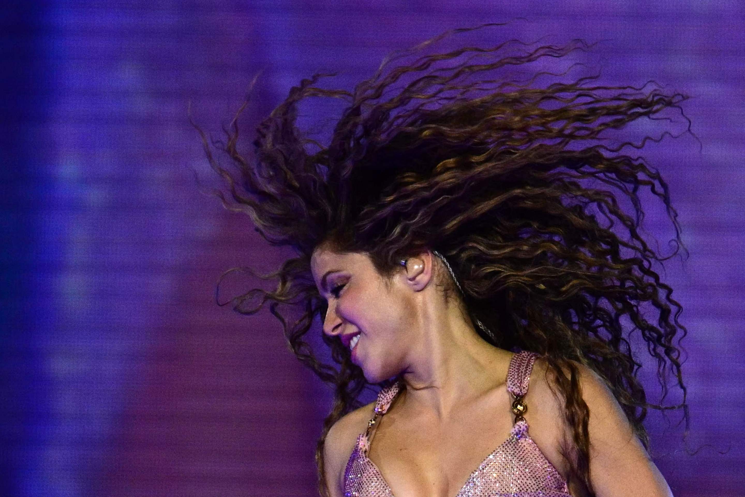 A cantora colombiana Shakira se apresenta durante o lançamento mundial de sua turnê de Las Mujeres Ya em Lloran no Nilton Santos Stadium, no Rio de Janeiro,      