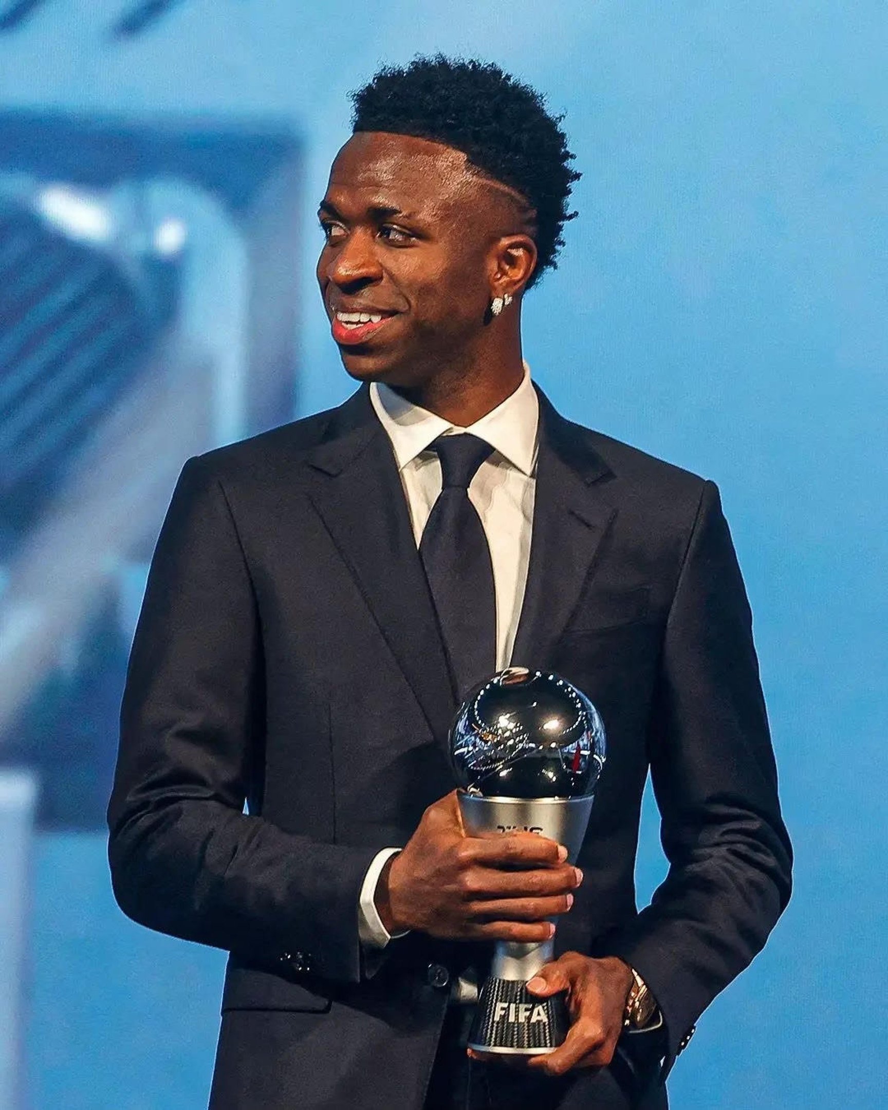 Vini Jr. ganhou o premio FIFA The Best ap&oacute;s ter tido uma temporada excepcional com o Real Madrid, time espanhol 