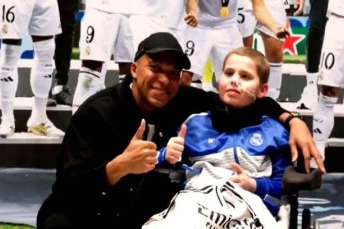 Mbappé lamenta morte precoce de fã que realizou o sonho de conhecê-lo - (crédito: Foto: Reprodução/Instagram) Mbappé lamenta morte precoce de fã que realizou o sonho de conhecê-lo - (crédito: Foto: Reprodução/Instagram)