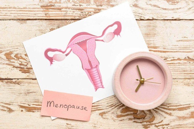 A menopausa traz mudanças hormonais que podem se manifestar em sintomas diferentes para cada mulher (Imagem: Pixel-Shot | Shutterstock) - (crédito: EdiCase) A menopausa traz mudanças hormonais que podem se manifestar em sintomas diferentes para cada mulher (Imagem: Pixel-Shot | Shutterstock) - (crédito: EdiCase)