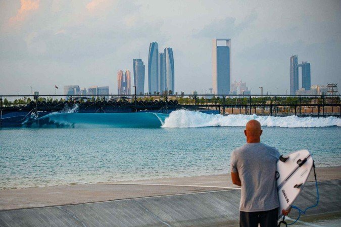 Surfistas brasileiros ostentam retrospecto de soberania nas piscinas que utilizam a tecnologia da lenda Kelly Slater para ondas artificiais - (crédito: Surf Abu Dhabi/Divulgação) Surfistas brasileiros ostentam retrospecto de soberania nas piscinas que utilizam a tecnologia da lenda Kelly Slater para ondas artificiais - (crédito: Surf Abu Dhabi/Divulgação)