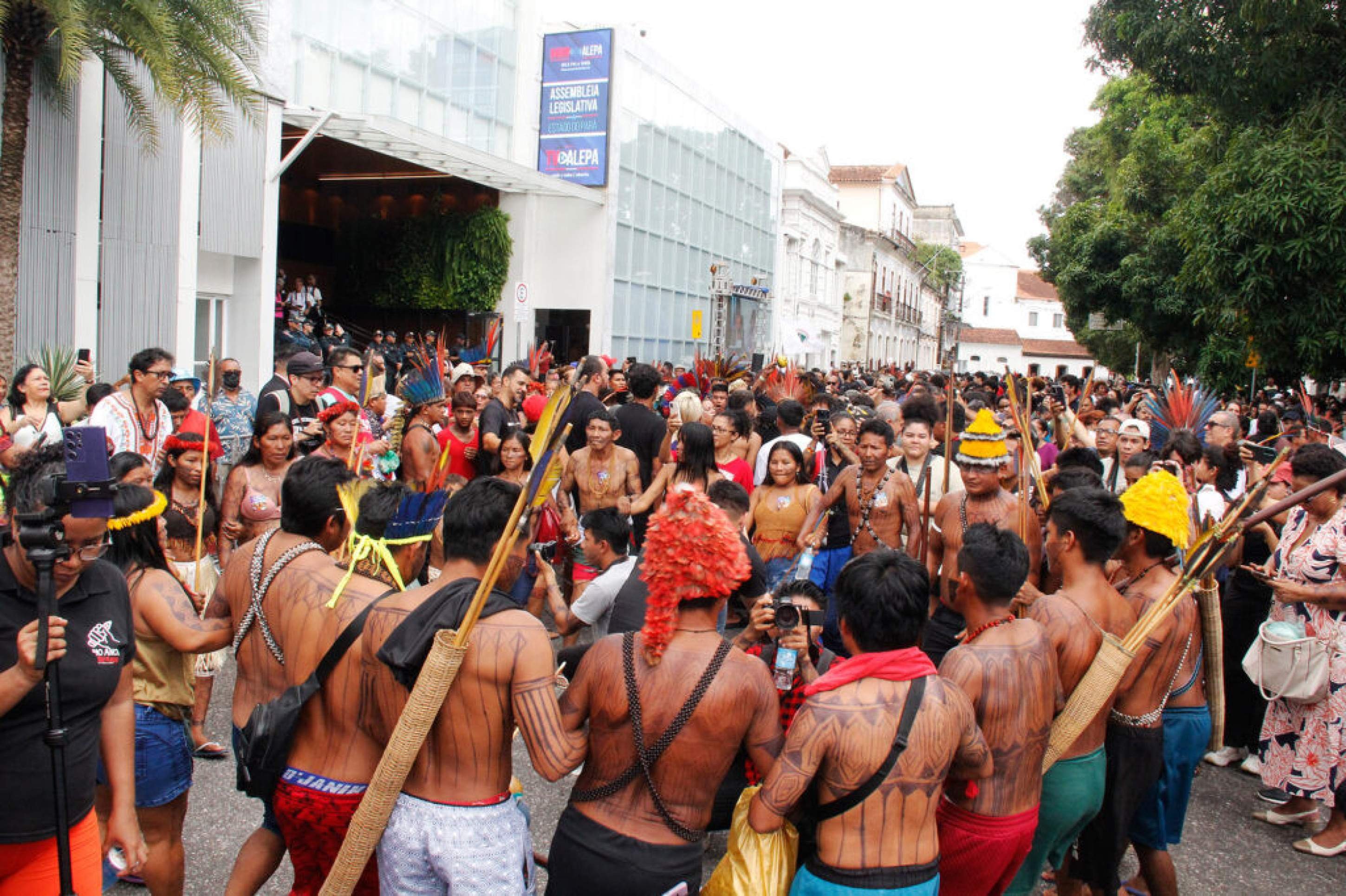 Após pressão indígena, deputados do Pará aprovam revogação da Lei 10.820