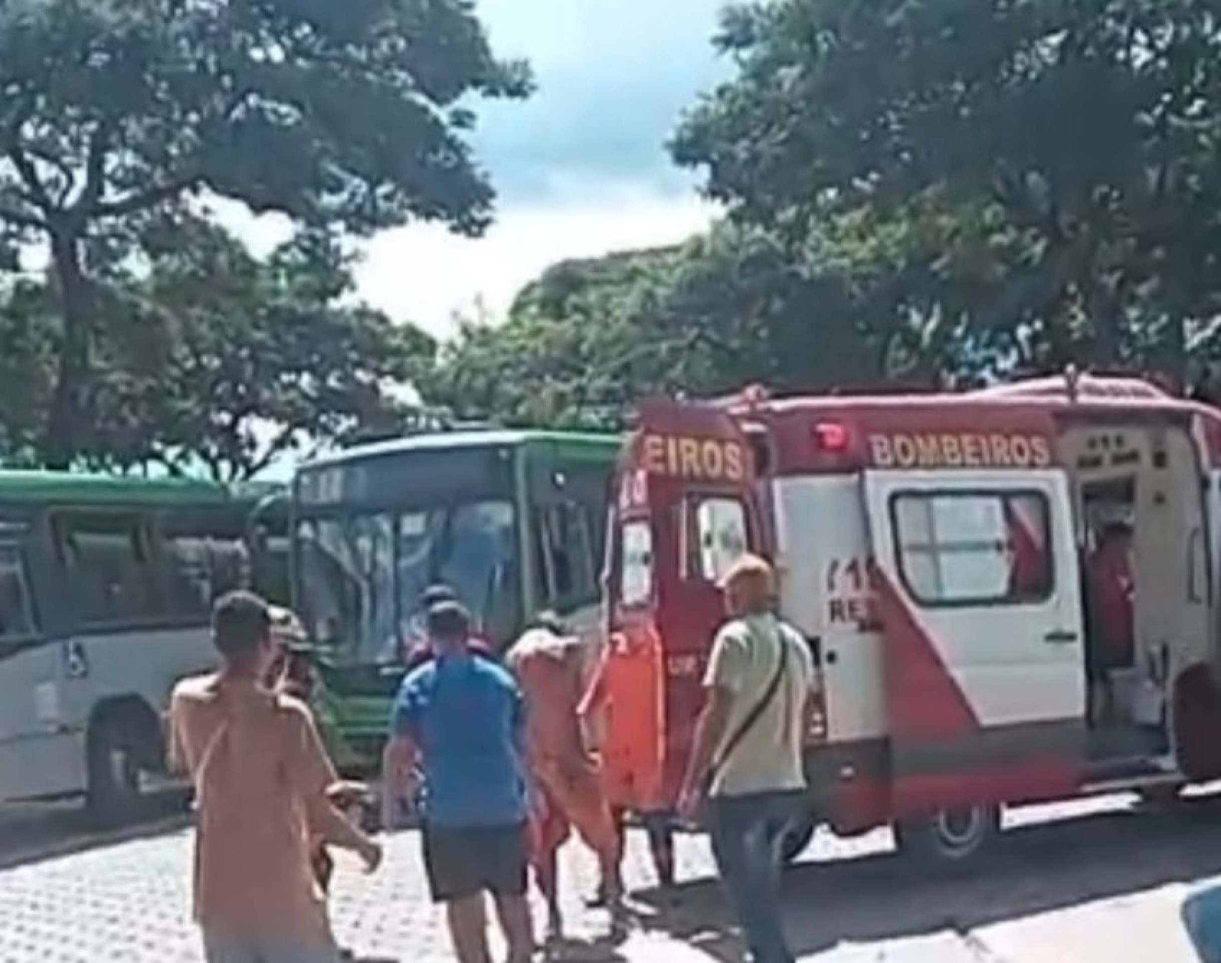Dois homens se esfaqueiam na Rodoviária de Planaltina