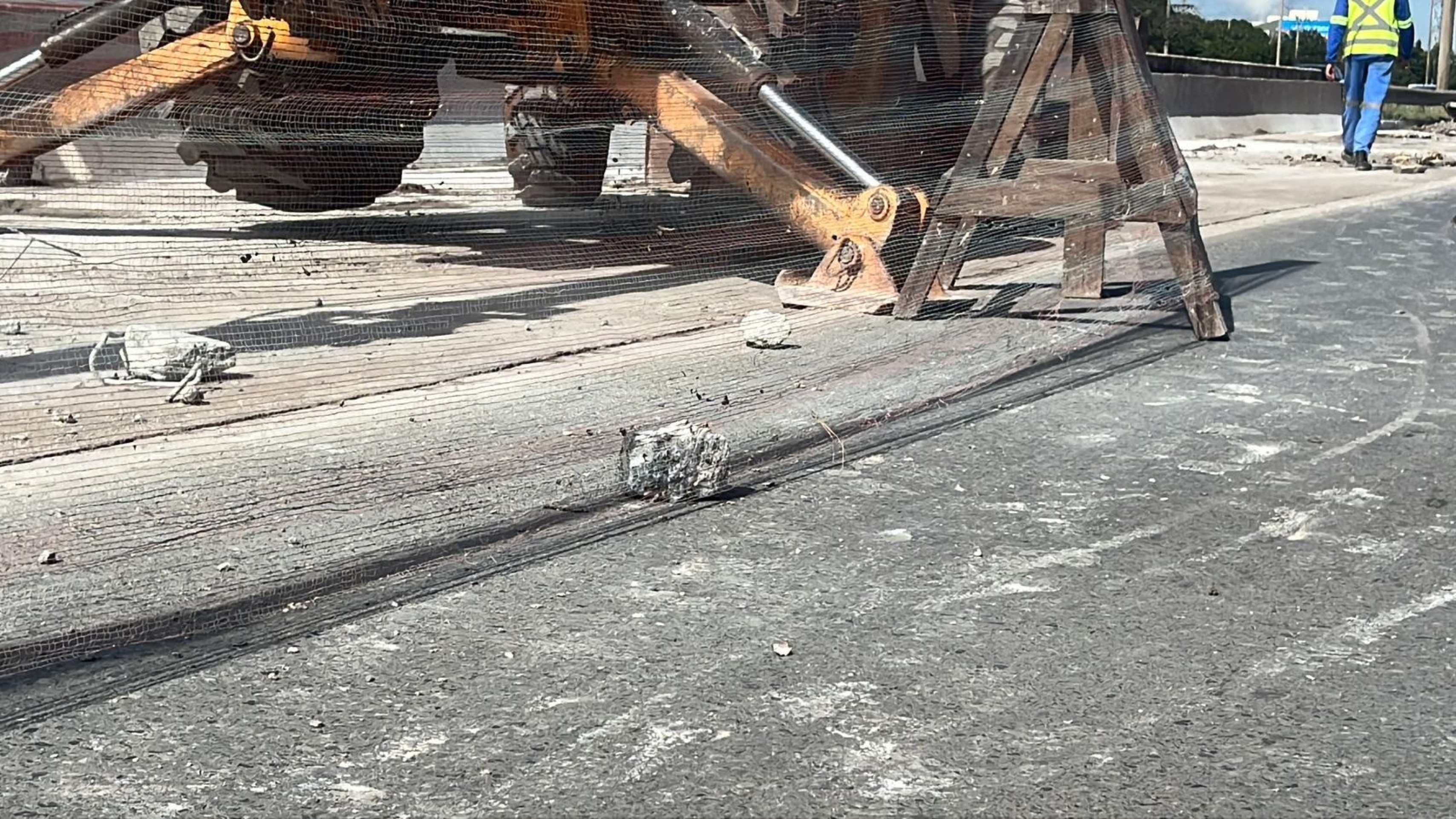 Motorista diz que teve carro atingido por pedra projetada de obra na EPTG