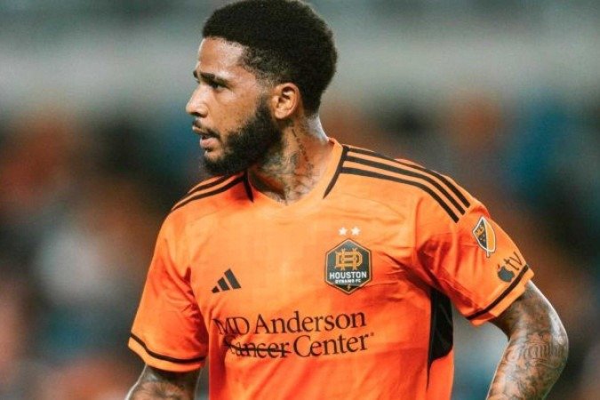 Palmeiras tem interesse na contratação do zagueiro Micael -  (crédito: Foto: Divulgação / Houston Dynamo)