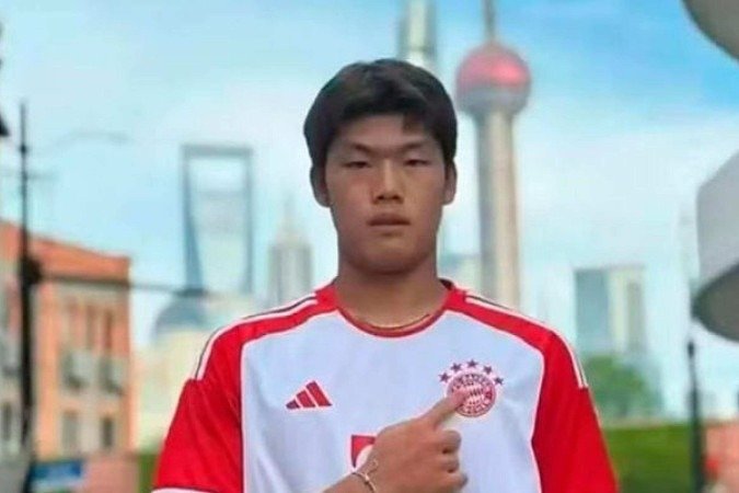 Guo Jiaxuan, zagueiro do Beijing Guoan Futebol Club, de Pequim -  (crédito: Reprodução / Bayern)