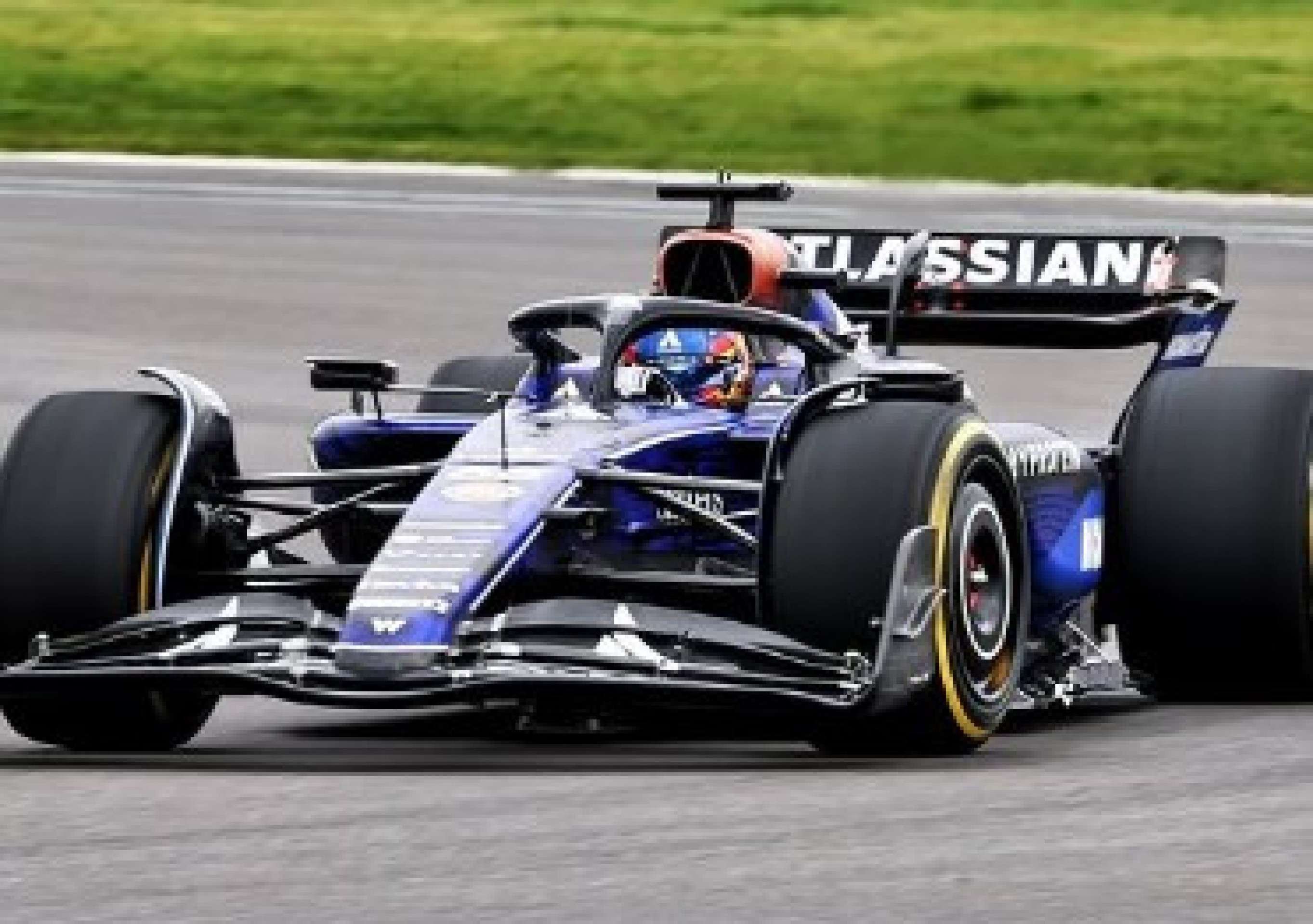 Carlos Sainz testa novo carro da Williams pela primeira vez