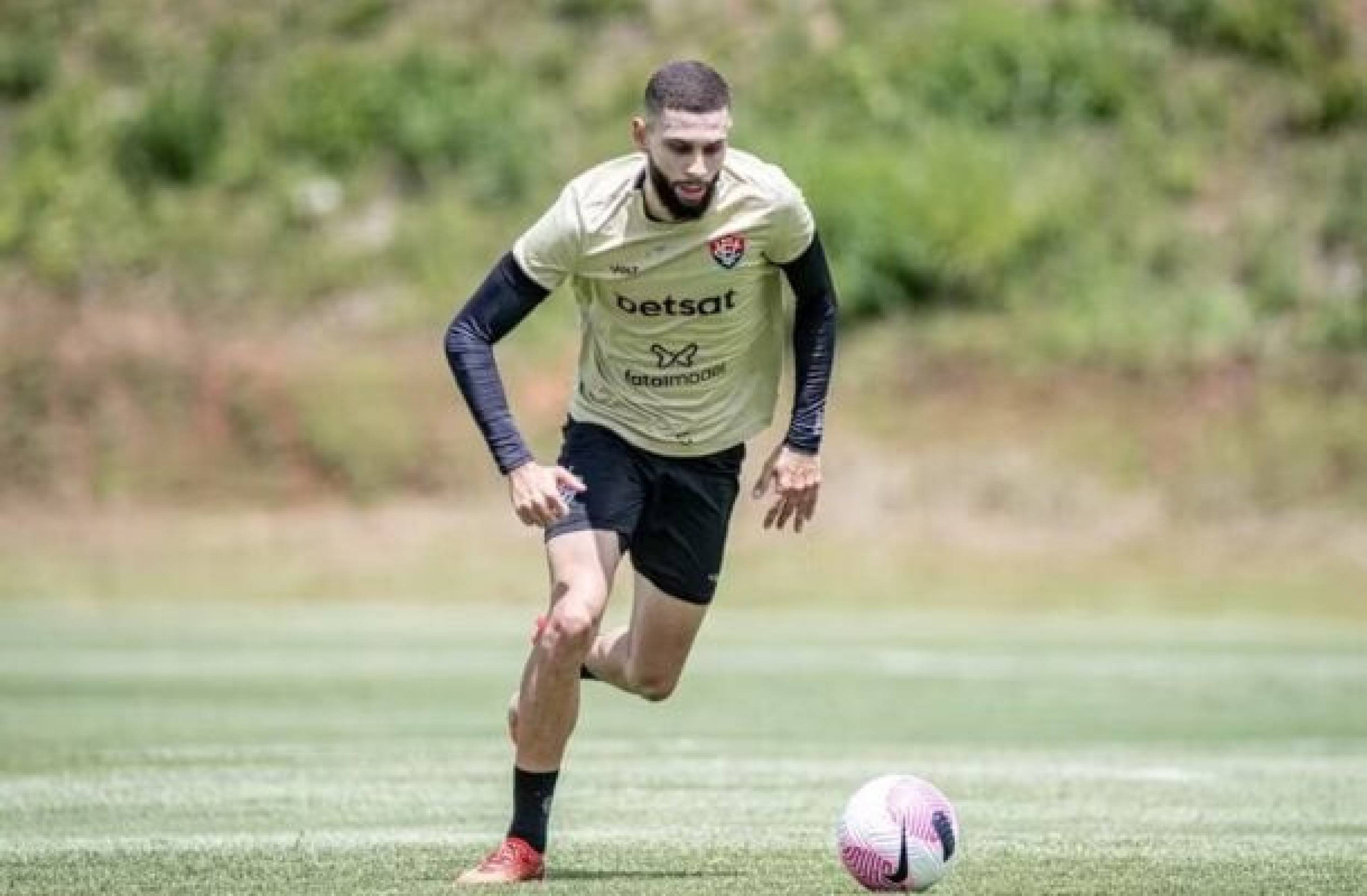 Vitória comunica venda de zagueiro Wagner Leonardo ao Grêmio