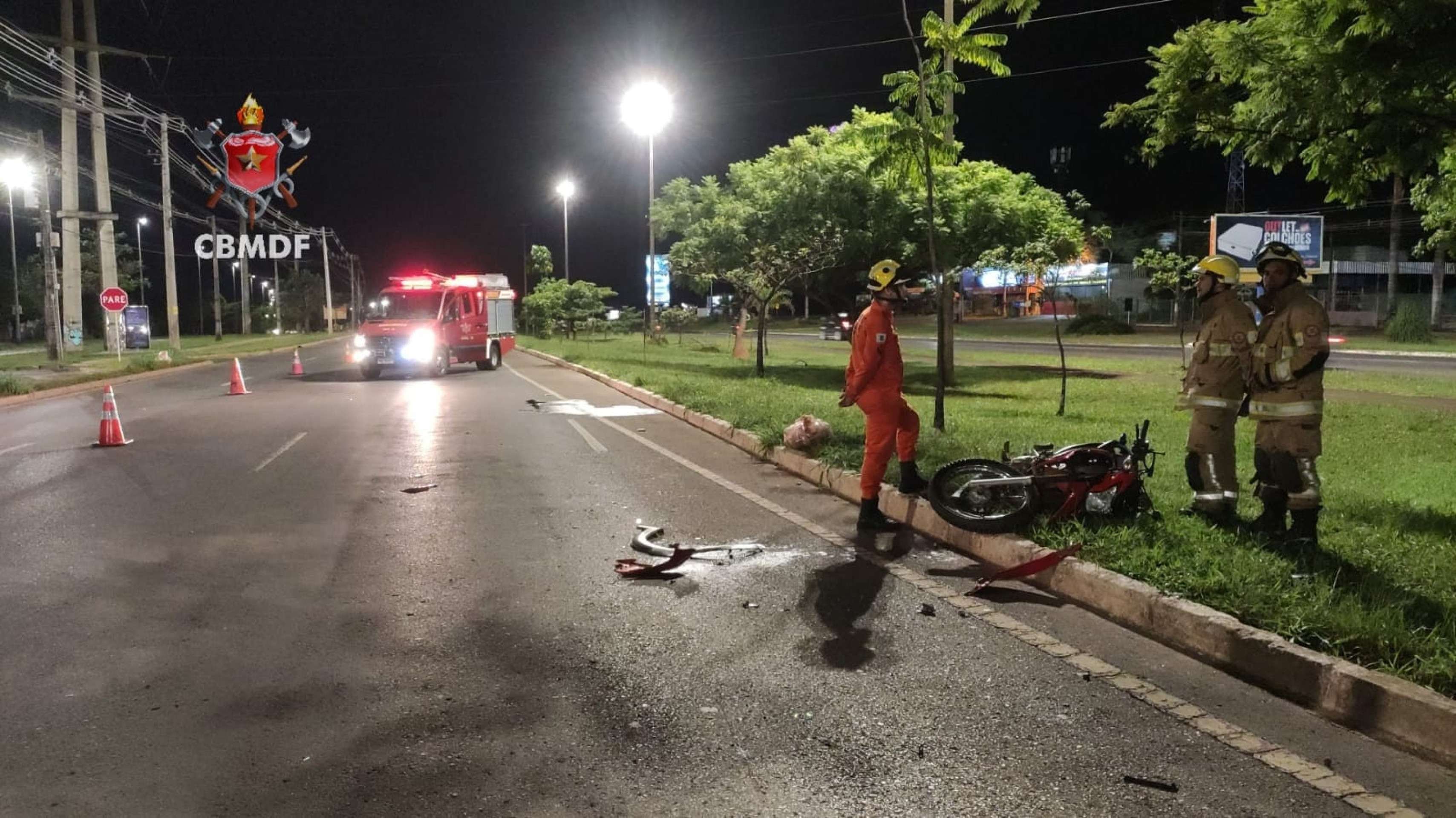 Motociclista fica em estado grave após bater em carro no Jardim Botânico