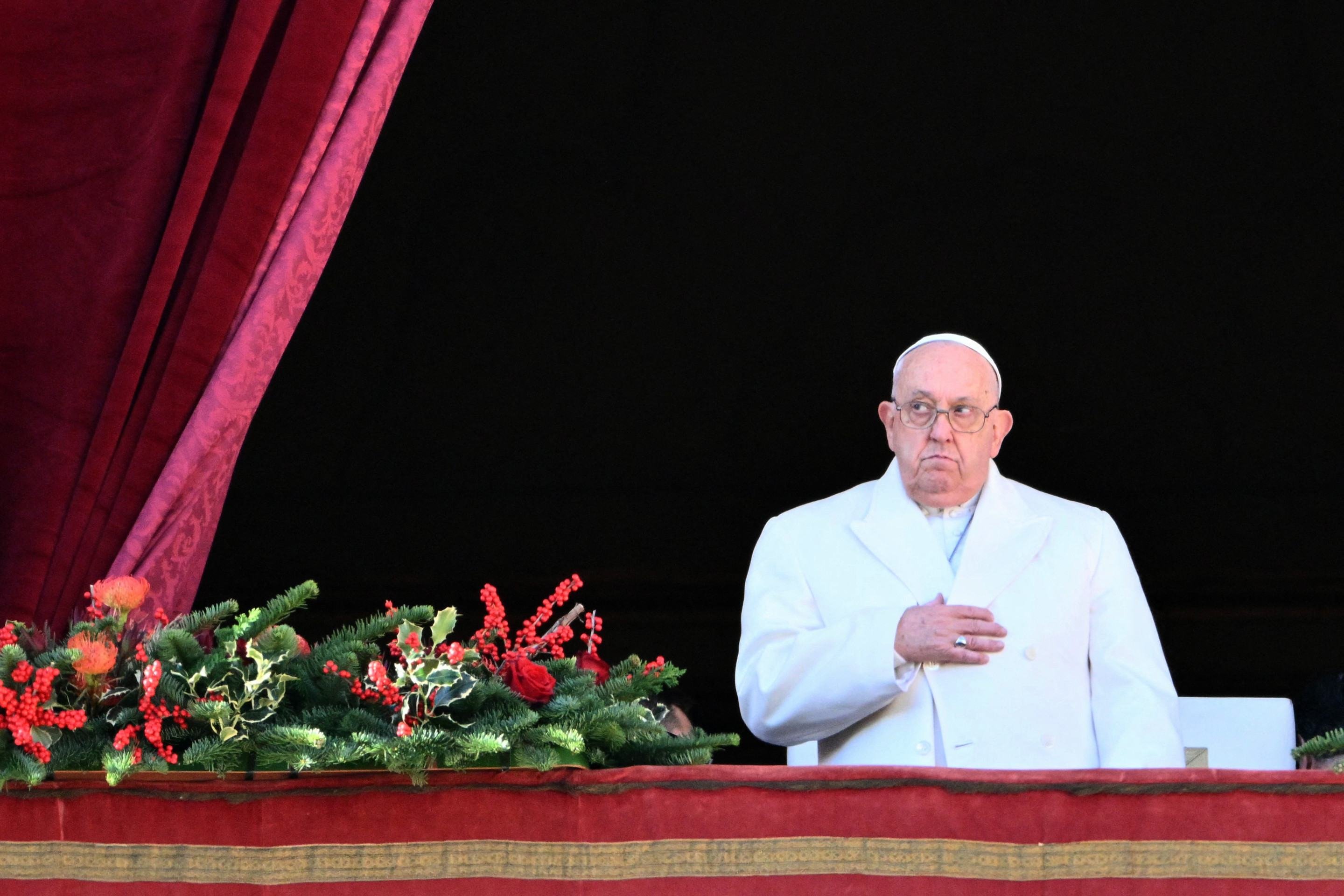 Papa Francisco foi internado na sexta-feira para trata uma bronquite persistente       