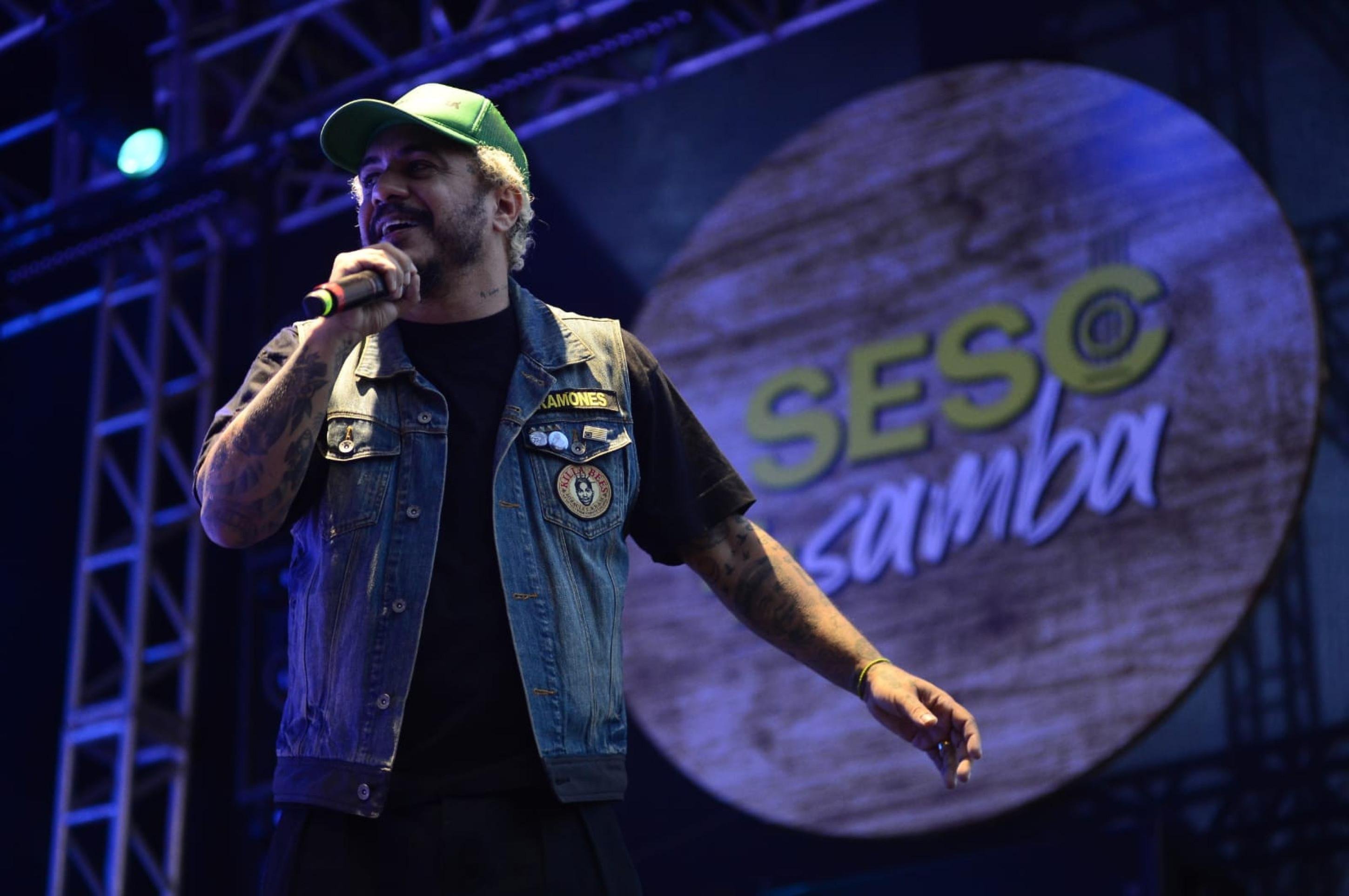 Marcelo D2, em uma das grandes performances do evento promovido pelo Sesc, sacudiu a plateia