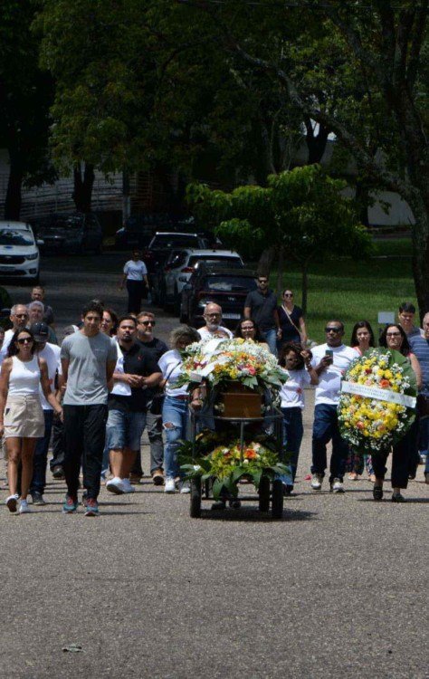 Ciclista foi sepultado no Cemitério da Paz, em BH -  (crédito: Túlio Santos/EM/D.A Press)