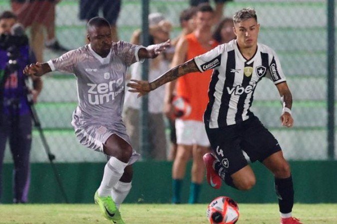 MATEO PONTE - Boavista explorou o seu setor e encontrou o caminho do gol assim. Pouco contribuiu ofensivamente. NOTA: 4,5 - Foto: Vitor Silva/Botafogo