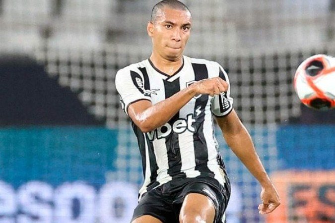 KAUAN TOLEDO - Entrou um pouco afobado e levou um cartão amarelo. NOTA: 5,0 - Foto: Vitor Silva/Botafogo