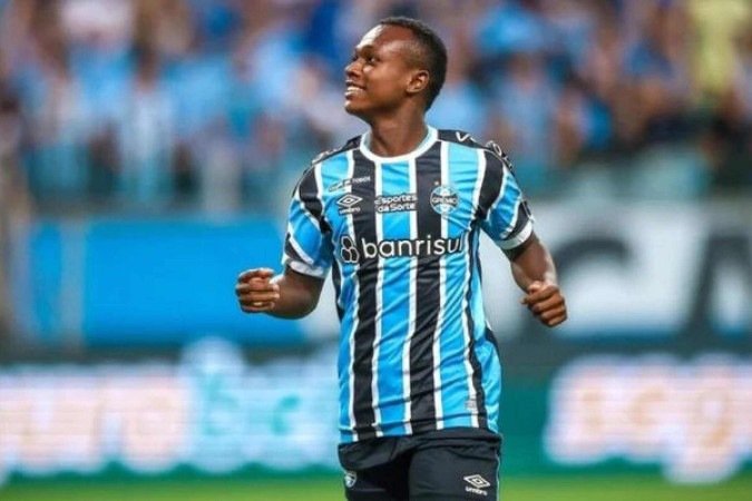 Nathan Fernandes faz 20 anos neste domingo, vivendo a expectativa de nova fase na carreira  -  (crédito: Foto: Lucas Uebel / Grêmio)