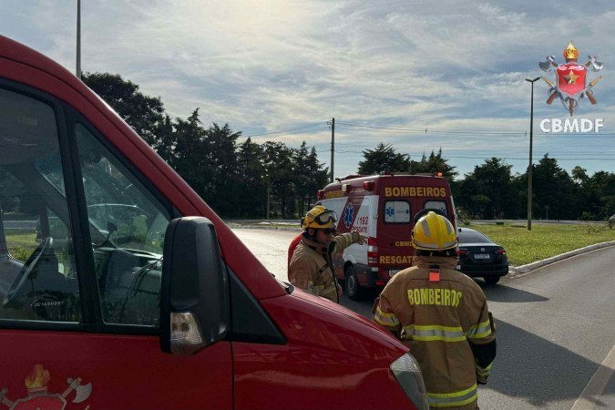 Acidente aconteceu na manhã deste sábado (15/2), na região do Park Way - (crédito: Divulgação/ CBMDF) Acidente aconteceu na manhã deste sábado (15/2), na região do Park Way - (crédito: Divulgação/ CBMDF)