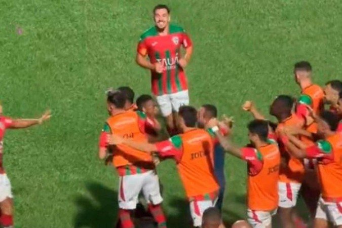 Jogadores da Lusa celebram o gol de empate no clássico com o Corimthians - (crédito: Foto: reprodução de TV) Jogadores da Lusa celebram o gol de empate no clássico com o Corimthians - (crédito: Foto: reprodução de TV)