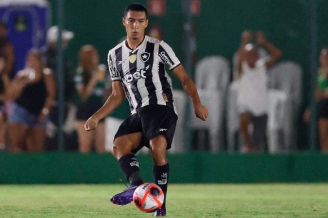 SERAFIM - NÃ£o foi bem na cobertura do lateral e falhou na marcaÃ§Ã£o no gol do Boavista. NOTA: 4,5 - Foto: Vitor Silva/Botafogo