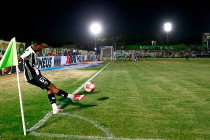 YARLEN - Válvula de escape do ataque do Botafogo. Levou perigo nos avanços e criou bons lances. NOTA: 6,5 - Foto: Vitor Silva/Botafogo