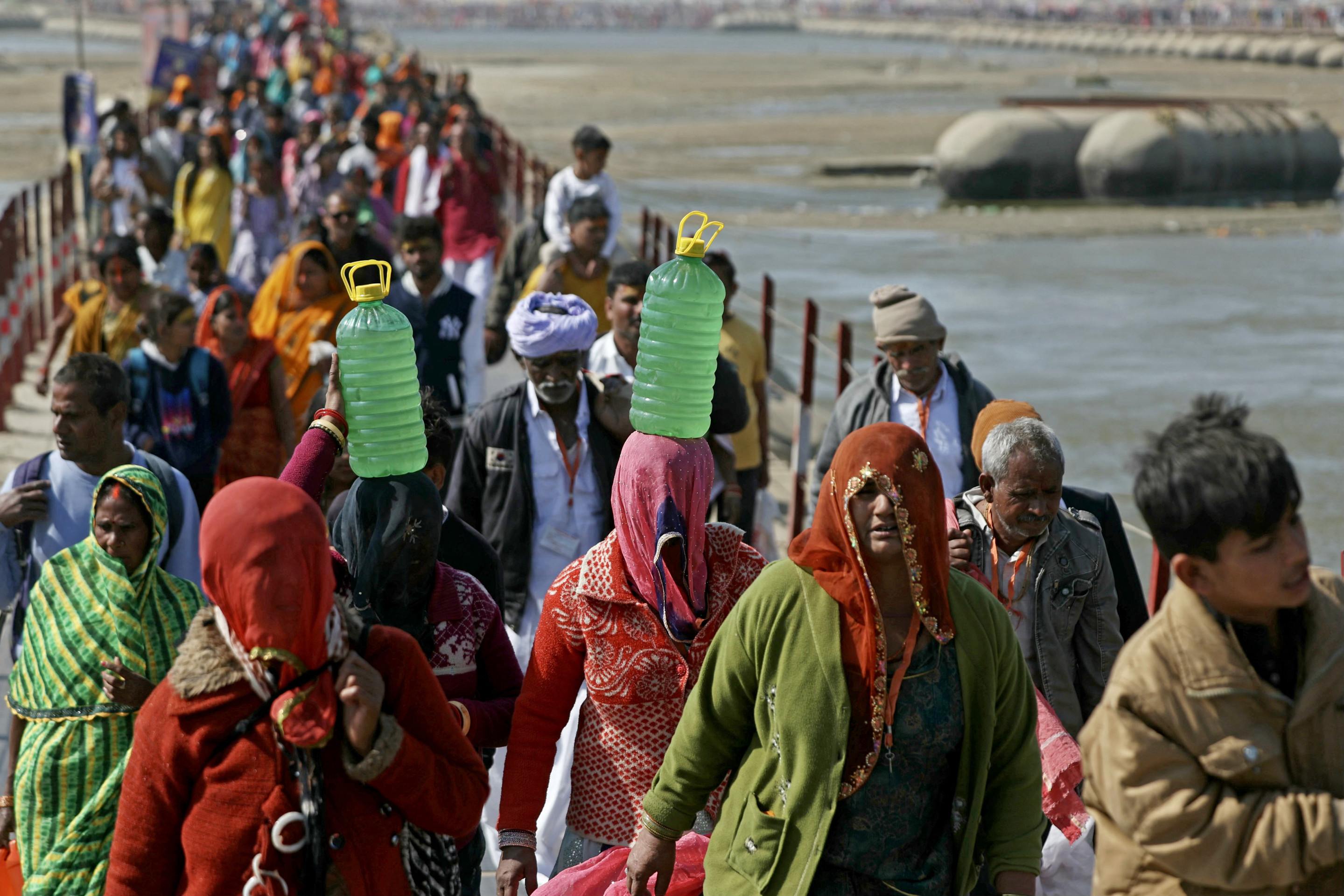 A peregrinação hindu Kumbh Mela leva milhões de fiéis a cada 12 anos para Prayagraj, uma cidade no norte da Índia      