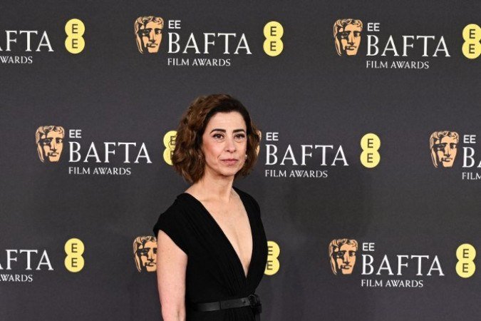 Fernanda 
Torres usando vestido da Dior, feito especialmente 
para ela no Bafta
