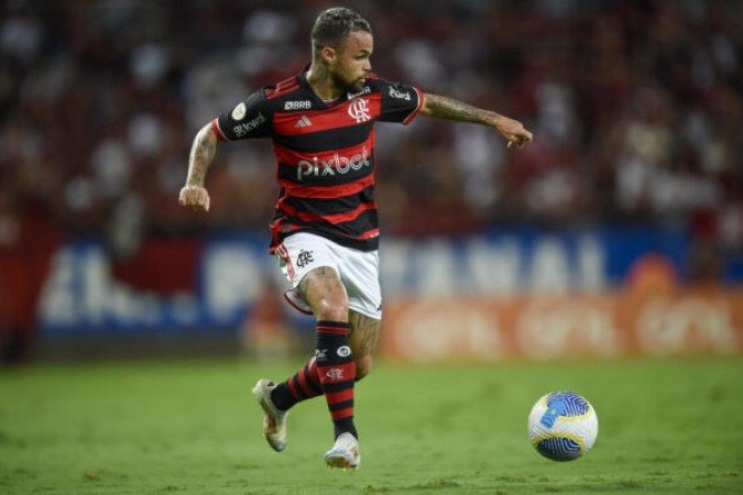 MICHAEL - Foi discreto. Tentou algumas jogadas em velocidade, mas tomou decisões erradas. Faltou ser mais incisivo. Deixou o campo lesionado. NOTA: 5,5 - Foto: Divulgação / Flamengo