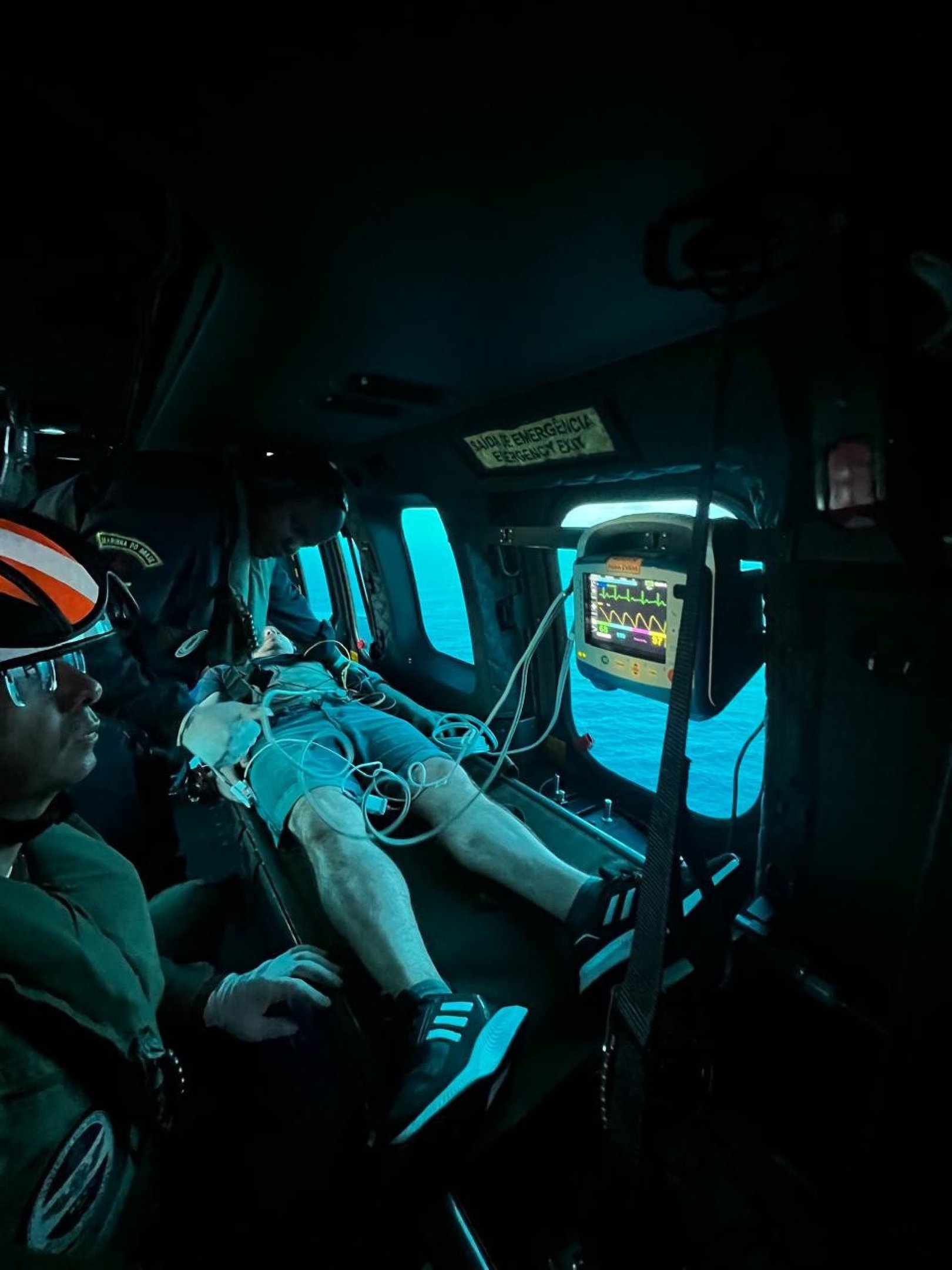 Homem de 35 anos foi resgatado pela Marinha após apresentar sinais de infarto em alto-mar, neste domingo (16/2)