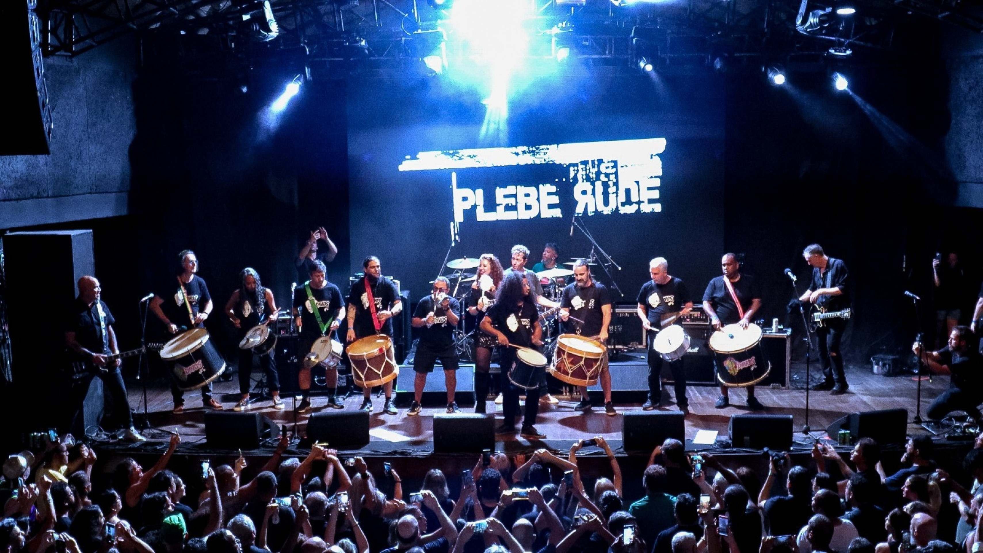 Plebe Rude inicia comemorações de 40 anos de O Concreto Já Rachou