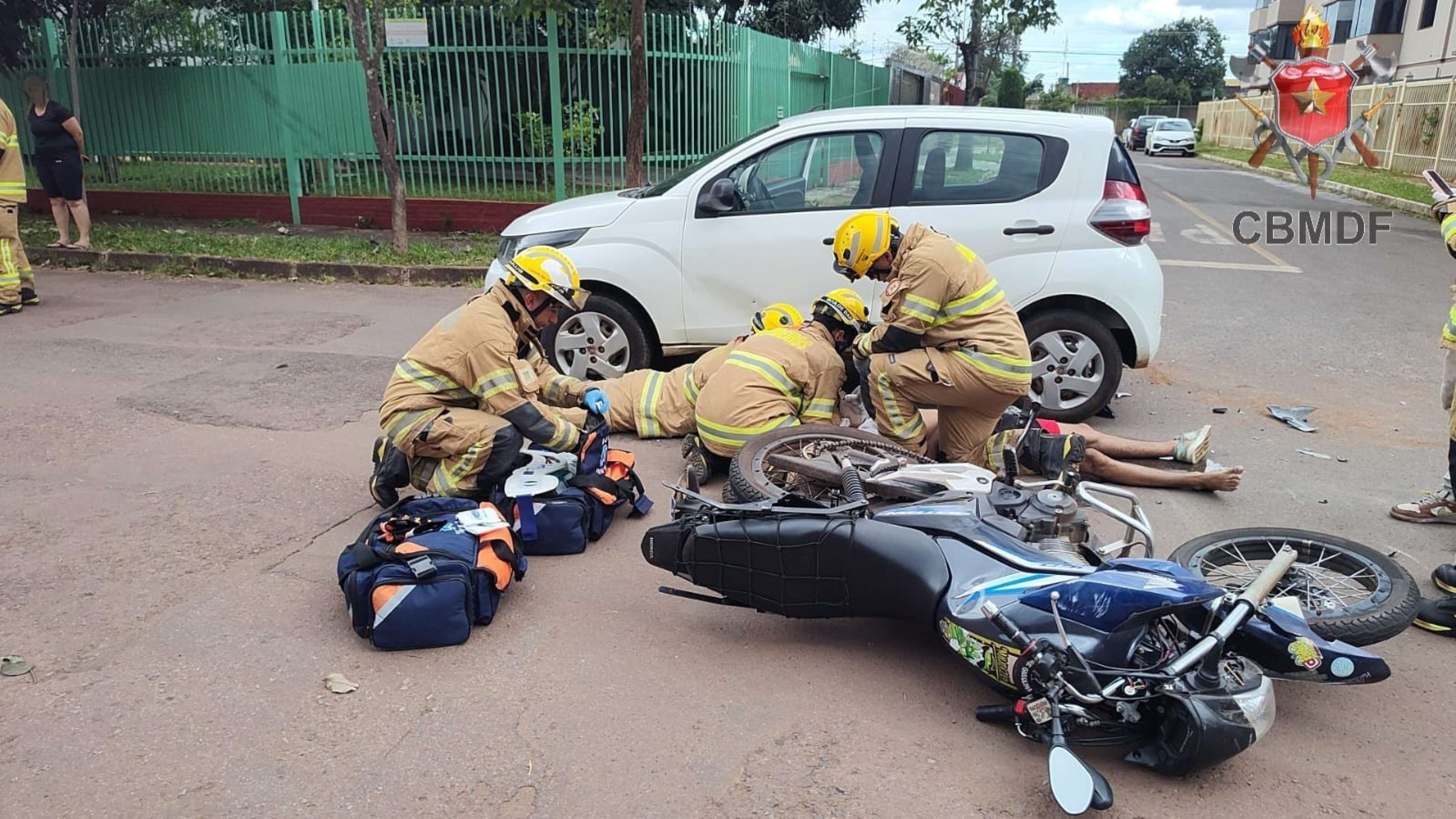 Motociclista fica ferido após colisão com carro em Santa Maria