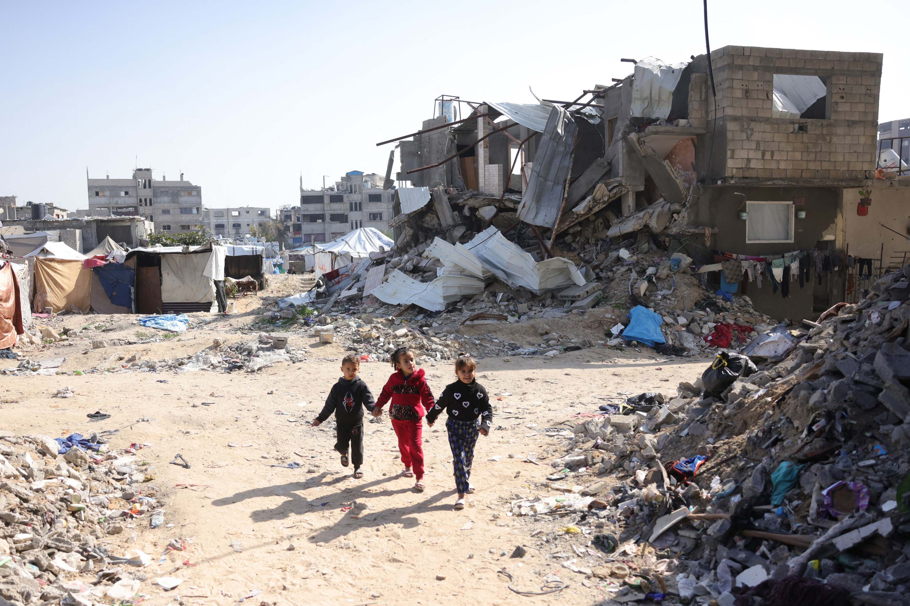  Palestinian children play amidst the rubble in Jabalia in the northern Gaza Strip on February 17, 2025. (Photo by BASHAR TALEB / AFP)
      