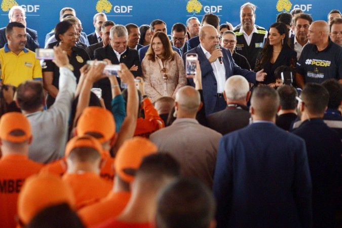  17/02/2025 Ed Alves CB/DA Press. Cidades. O governador do Distrito Federal, Ibaneis Rocha, Na cerimonia na praça do Buriti com a presença da PMDF, PCDF e dos Bombeiros anunciou que encaminhará ao Congresso Nacional a proposta de reajuste salarial para as forças de segurança.  -  (crédito:  Ed Alves CB/DA Press)