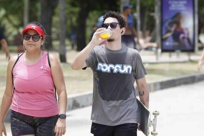 Em São Paulo, foi acionada uma operação para oferecer refrescos para a população - (crédito: Paulo Pinto/Agência Brasil) Em São Paulo, foi acionada uma operação para oferecer refrescos para a população - (crédito: Paulo Pinto/Agência Brasil)