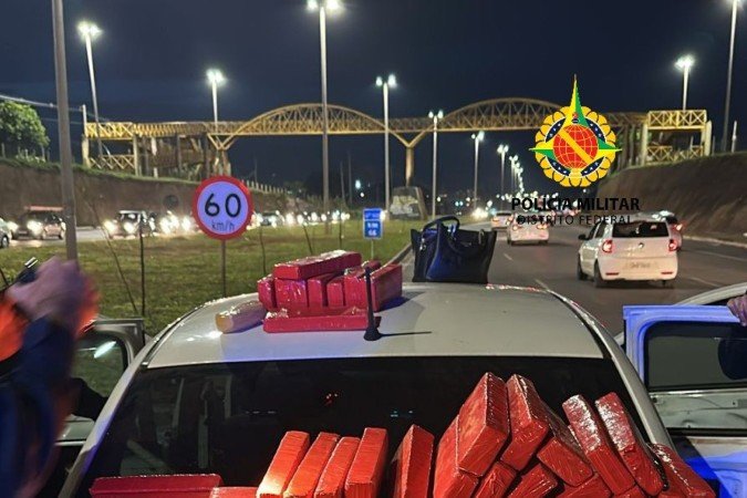 PMDF prende casal de paraguaios com grande quantidade de drogas - (crédito: PMDF/Divulgação) PMDF prende casal de paraguaios com grande quantidade de drogas - (crédito: PMDF/Divulgação)
