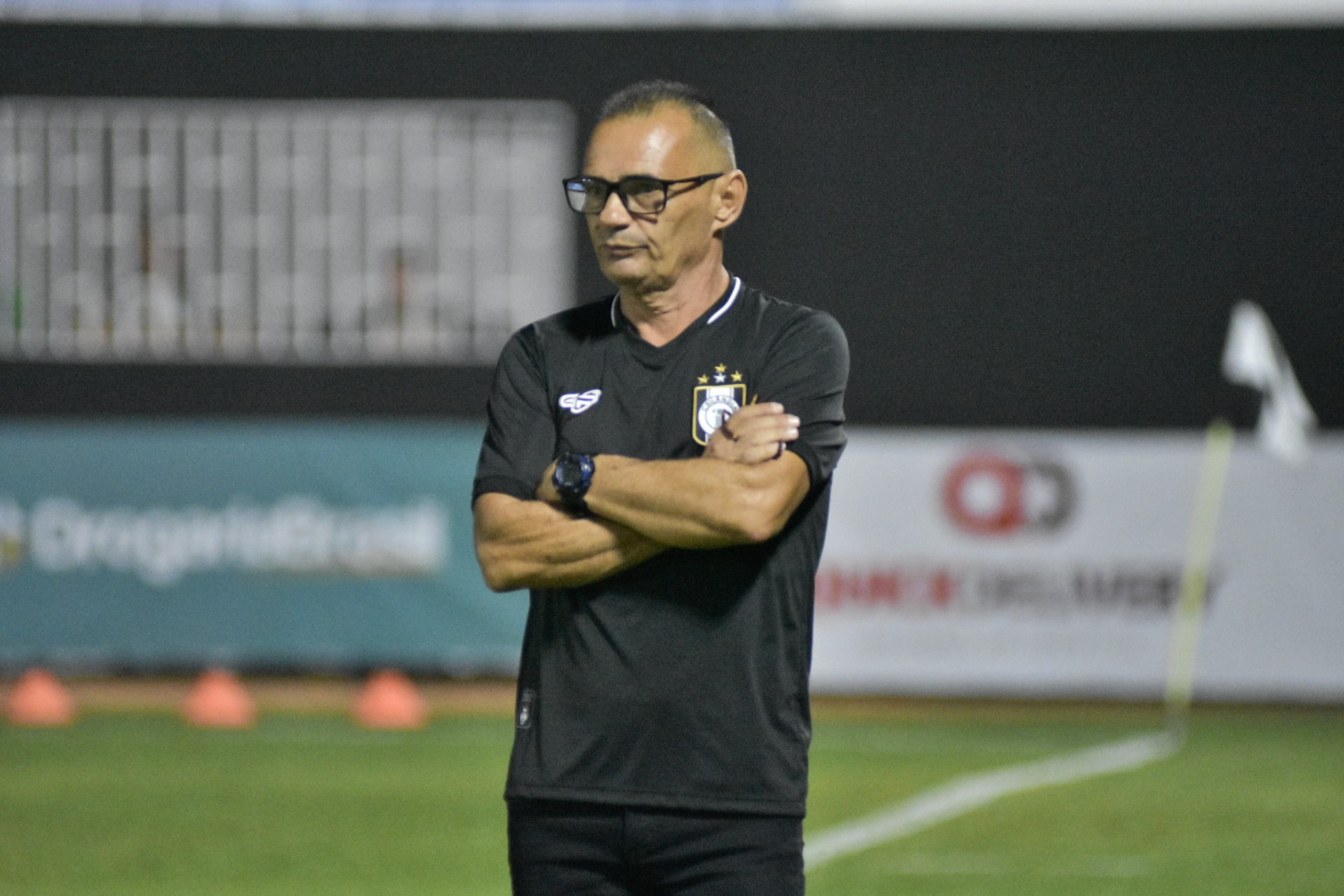 O técnico Adelson de Almeida tentar repetir o feito de 2022, quando levou o Ceilândia à terceira fase da Copa do Brasil: eliminou Londrina e Avaí antes da eliminação contra o Botafogo