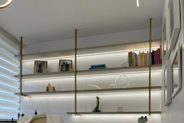 Projeto realizado pela loja Clean Armários Planejados para um escritório