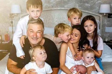 Sete não é demais? ‘Ele está sempre me pedindo mais filhos’, diz mulher de Alec Baldwin